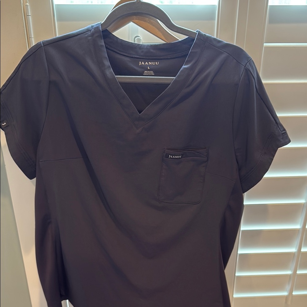 Jaanuu V neck scrub top